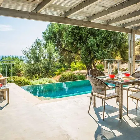 Kaminia Villa *